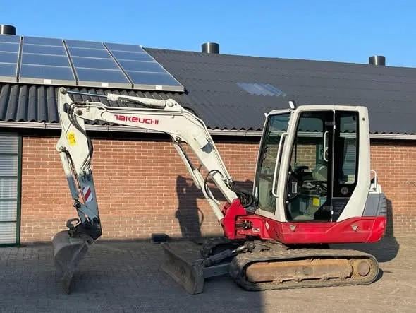 Takeuchi TB 235 Graafmachine (bj 2008), Zakelijke goederen, Machines en Bouw | Kranen en Graafmachines, Graafmachine