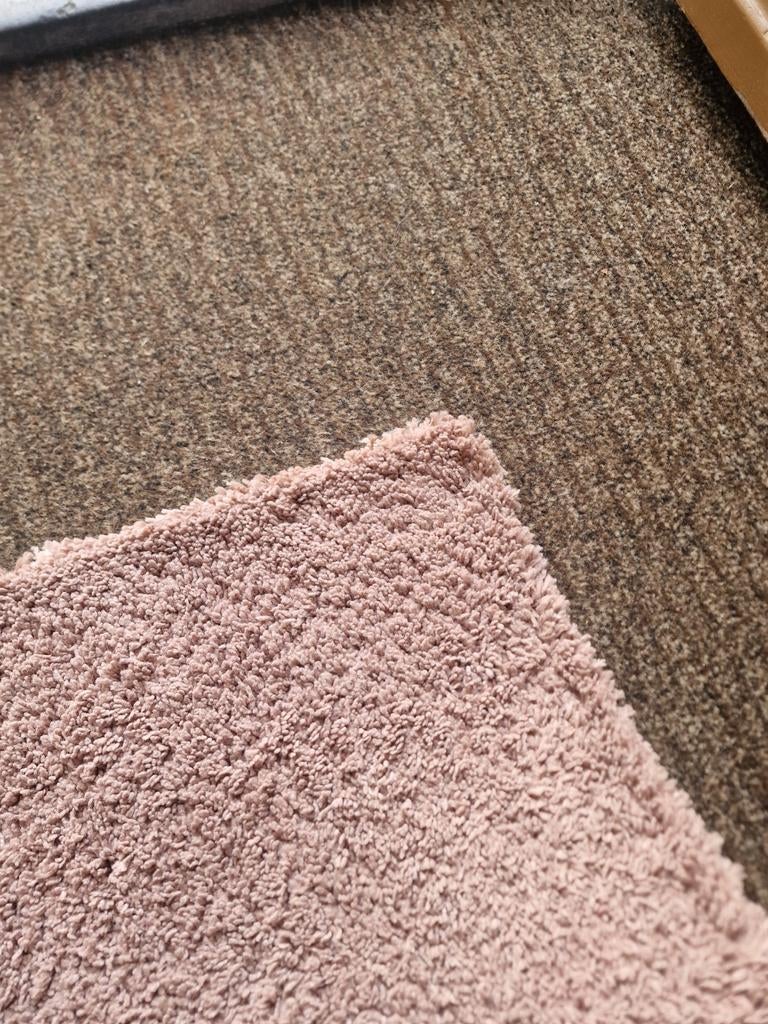 Roze tapijt, Ophalen, Zo goed als nieuw, 150 tot 200 cm, Rechthoekig