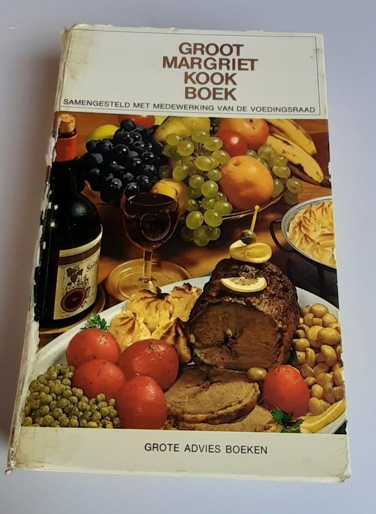 Groot Margriet Kookboek 1971 + 2 gratis Kook Tips magazines, Boeken, Kookboeken, Gelezen, Ophalen of Verzenden, Hoofdgerechten
