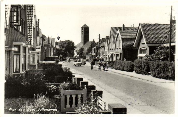 Wijk aan Zee, Julianaweg - auto fietsers - 1955 gelopen, Verzamelen, Ansichtkaarten | Nederland, Gelopen, Noord-Holland, Voor 1920