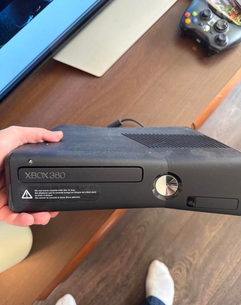 XBOX 360 + controller + Kinect + GRATIS games, Spelcomputers en Games, Spelcomputers | Xbox 360, Zo goed als nieuw, Met 1 controller