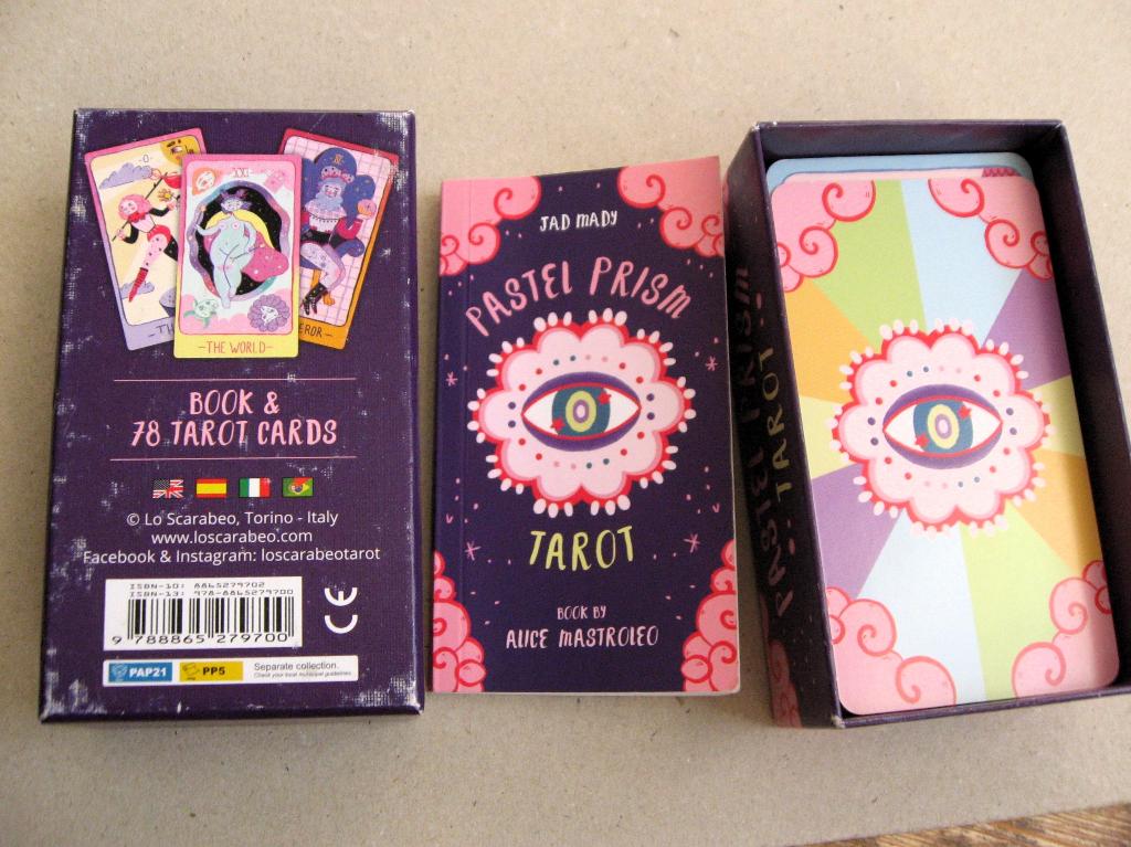 Pastel Prism Tarotkaarten compleet met boek/uitleg, Boeken, Tarot of Kaarten leggen, Alice Mastroleo, Overige typen, Ophalen of Verzenden