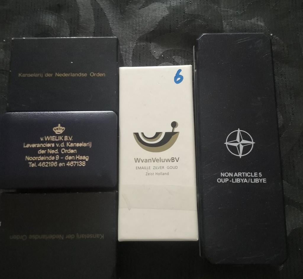 5 medaille doosjes NL, Verzamelen, Militaria | Algemeen, Ophalen of Verzenden, Landmacht, Nederland, Lintje, Medaille of Wings