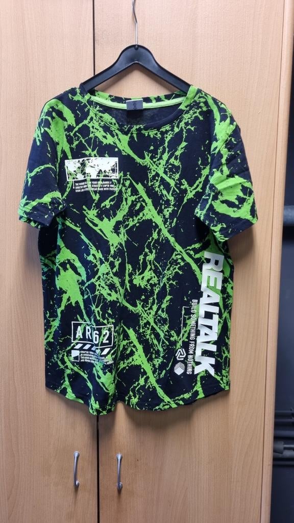 Stoer groen/zwart jongens T-shirt Chapter Young maat 146/152, Gebruikt, Chapter Young, Ophalen of Verzenden, Shirt of Longsleeve