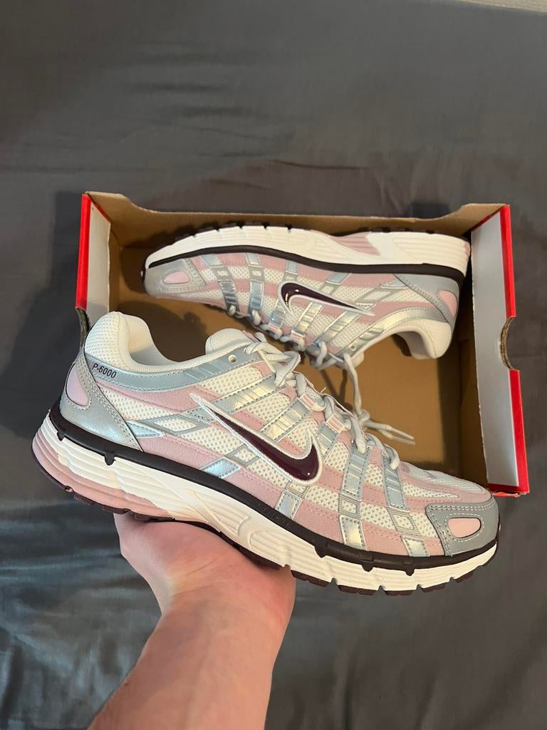 Nike P-6000 Wit Zilver Roze - Maat 42, Wit, Nieuw, Ophalen of Verzenden, Sneakers of Gympen
