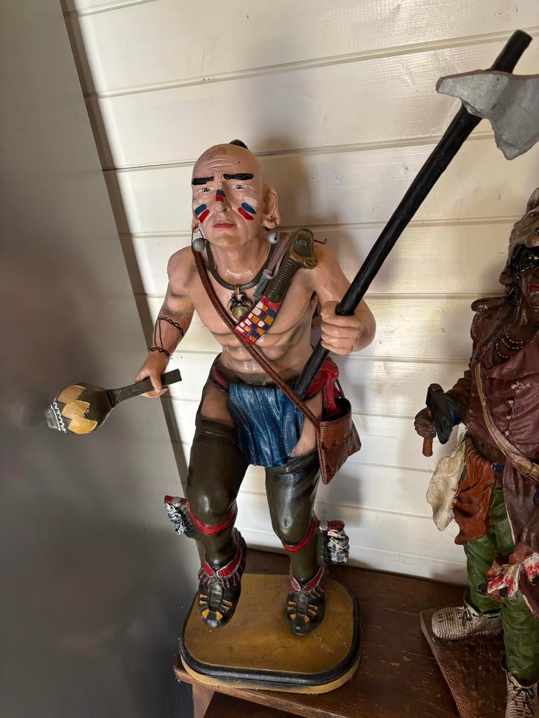 Vintage Beeld Indiaan met Tomahawk en Knots - Decoratief Bee, Antiek en Kunst, Beeld, Composieten, Klassiek, Meerkleurig