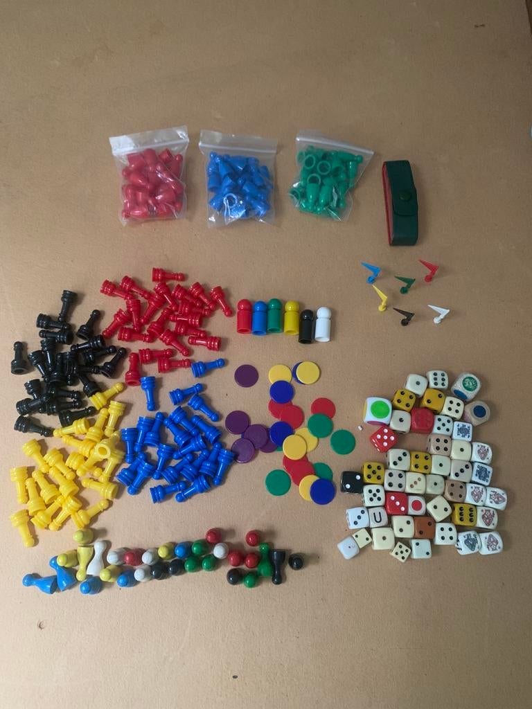 Diverse Bordspel Onderdelen: Pionnen, Fiches, Dobbelstenen, Ophalen of Verzenden, Gebruikt