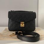 Tasje, Ophalen of Verzenden, Zo goed als nieuw, Zwart, Schoudertasje