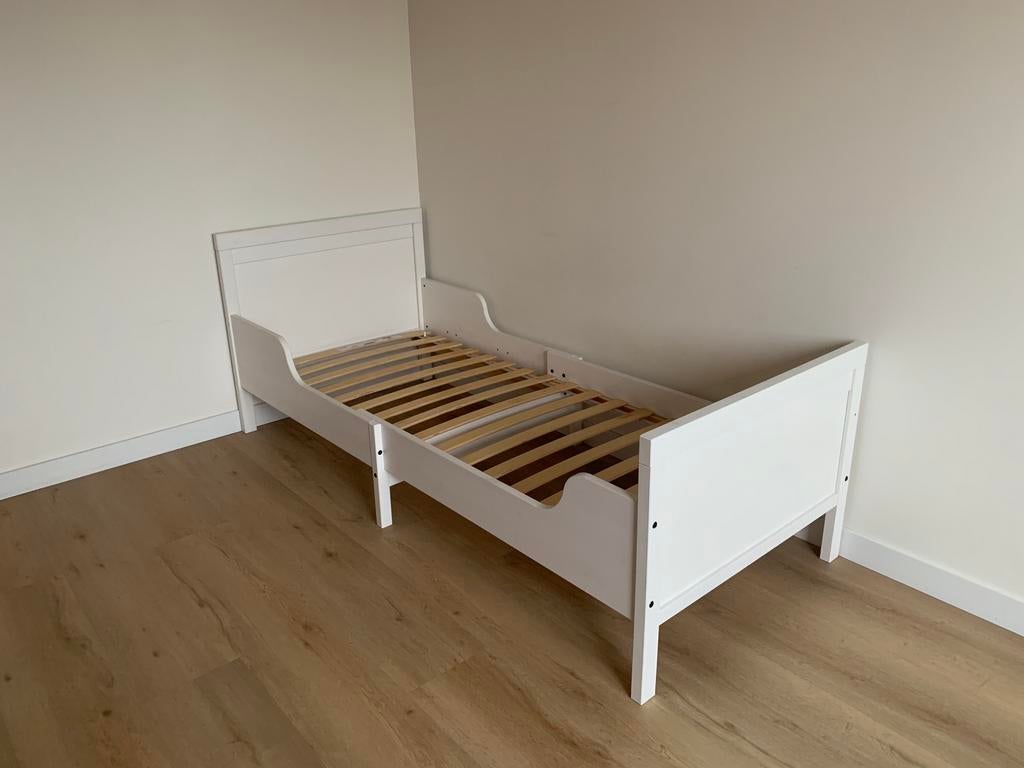IKEA SUNDVIK meegroeibed wit, Ophalen, 70 tot 85 cm, Zo goed als nieuw, Lattenbodem