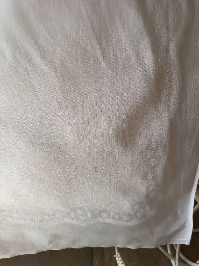 Tafelkleed damast damasten tafelkleed 1,50 bij 132 cm, Ophalen of Verzenden, Zo goed als nieuw, Rechthoek