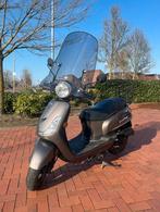 Sym Fiddle 2 scooter (2021) met windscherm en matchende helm, Fietsen en Brommers, Scooters | SYM, Ophalen, Gebruikt, Benzine