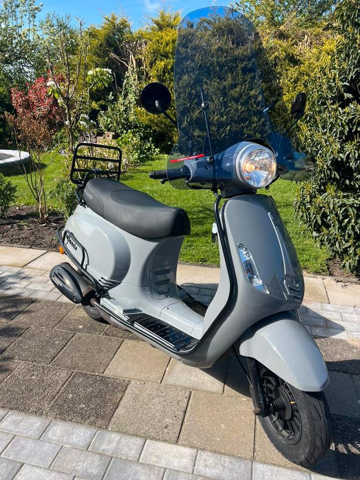 La Souris Sourini - Nardo grijs - 2024 - bromscooter 45km, Fietsen en Brommers, Scooters | Overige merken, Gebruikt, Maximaal 45 km/u