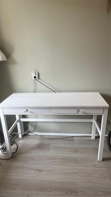 White desk with drawers beschikbaar voor biedingen