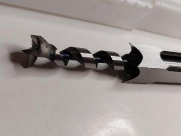 Vierkante gatenboor 16 mm beschikbaar voor biedingen