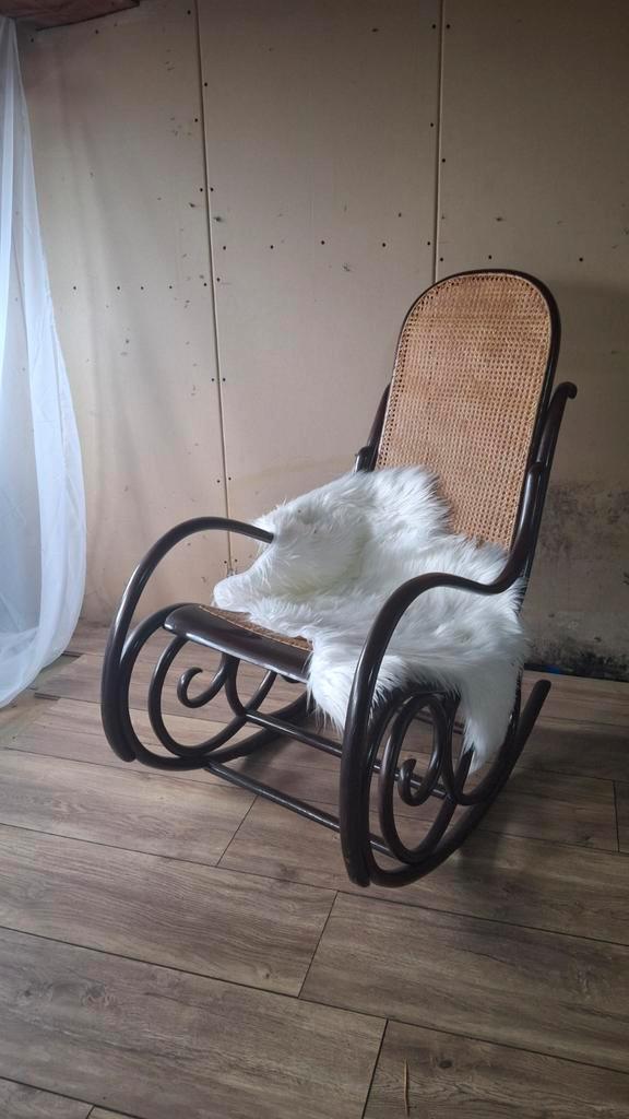 Thonet Schommelstoel - Perfecte Staat, Huis en Inrichting, Stoelen, Zo goed als nieuw, Eén, Hout, Riet of Rotan, Bruin, Ophalen