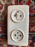 Wit bakeliet schakelaar + Wcd, Doe-het-zelf en Verbouw, Elektra en Kabels, Ophalen of Verzenden, Gebruikt, Stopcontact