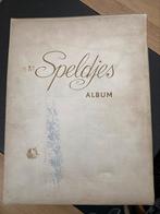 Te koop album met speldjes jaren 60, Verzamelen, Speldjes, Pins en Buttons, Gebruikt, Ophalen of Verzenden, Speldje of Pin, Overige onderwerpen