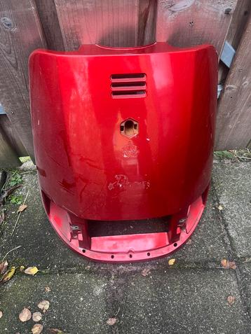 Skr voorkap rood beschikbaar voor biedingen