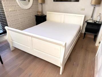 Houten bed + 2 verstelbare lattenbodems en matras 160x200 beschikbaar voor biedingen