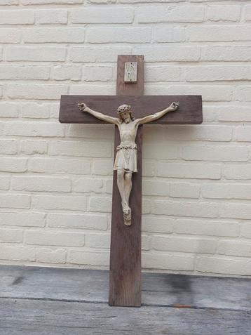 Eikenhouten  kruisbeeld beschikbaar voor biedingen