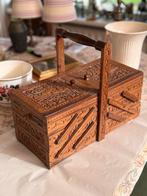 Houten Naaidoos/Juwelendoos Handgesneden, Antiek en Kunst, Ophalen of Verzenden