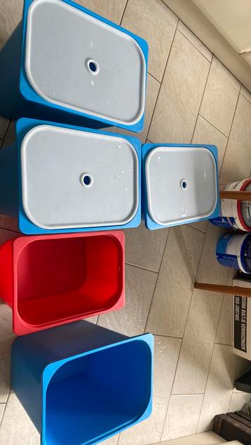 Bakken speelgoed trofast ikea rood blauw deksel beschikbaar voor biedingen