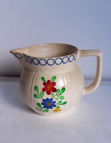 Vintage handbeschilderde schenkkan van Villeroy en Boch beschikbaar voor biedingen