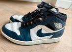 Nike Air Jordan 1 Mid Dark Teal - Maat 45, Kleding | Heren, Schoenen, Ophalen of Verzenden, Gedragen, Blauw, Sneakers of Gympen