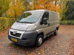 Peugeot Boxer 330 2.2 HDI 120 L1h1 Airco/3 persoons/Trekhaak, Auto's, Voorwielaandrijving, Stof, 1831 kg, Zwart