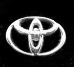 Toyota logo pin- zilverkleur 15x10 mm., Verzamelen, Speldjes, Pins en Buttons, Verzenden, Nieuw, Transport, Speldje of Pin