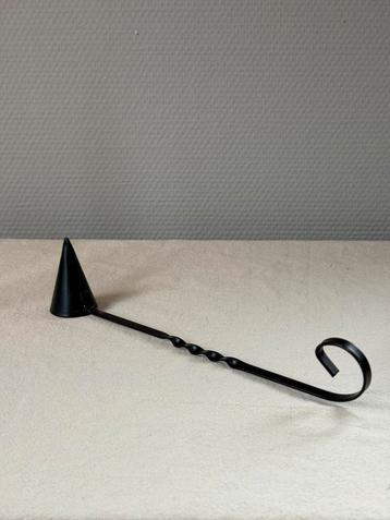 Vintage mat zwart metalen kaarsendover l24cm beschikbaar voor biedingen