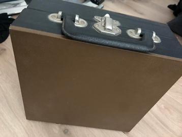 Vintage singles koffer beschikbaar voor biedingen