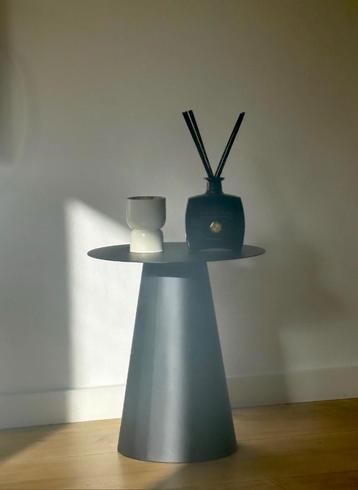 Bijzettafel Cone metaal zwart 46x40 cm Gamma beschikbaar voor biedingen
