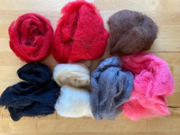 Handwerk viltwol naaldvilten rood roze grijs bruin zwart wit beschikbaar voor biedingen