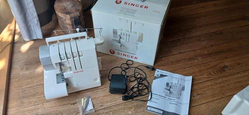 Singer lockmachine nieuw in doos, Hobby en Vrije tijd, Naaimachines en Toebehoren, Nieuw, Lockmachine, Singer, Ophalen of Verzenden