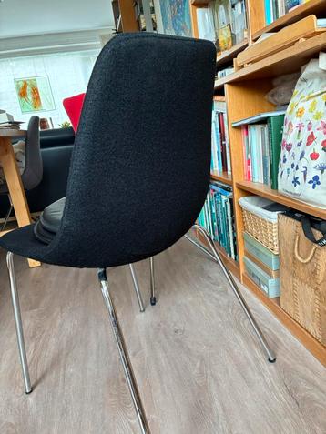 Drie Stoelen van Zuiver 2 Zwart & 1 Turquoise - Stof/Metaal beschikbaar voor biedingen