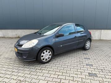 Renault Clio 1.2 16V 75 pk 3D 2007 Grijs beschikbaar voor biedingen