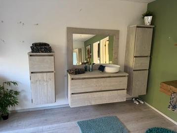 Badkamer inrichting | Badkamermeubel | Spiegel | kasten beschikbaar voor biedingen