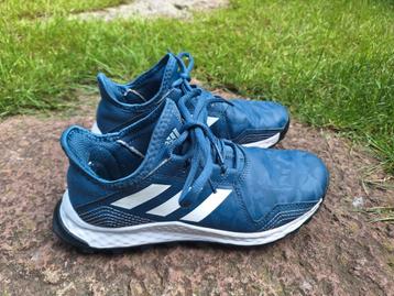 Korfbal schoenen (veld, buiten) Adidas, maat 36 beschikbaar voor biedingen