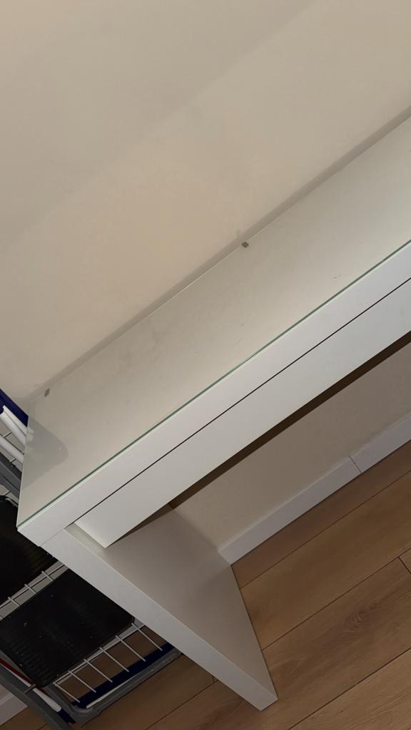 Nieuwe IKEA Malm bureau - toch te groot! Met luxe bakjes, Huis en Inrichting, Woonaccessoires | Wandplanken en Boekenplanken, Nieuw