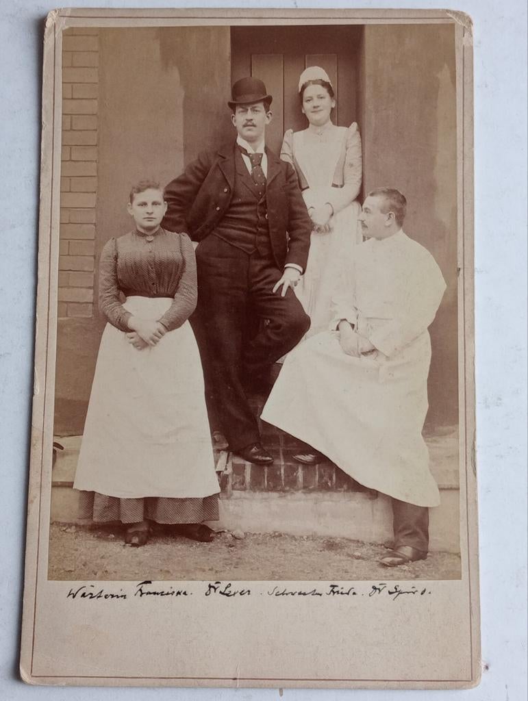 CDV foto 1893: Wasvrouw en personeel, Duitsland, Verzamelen, Verzenden