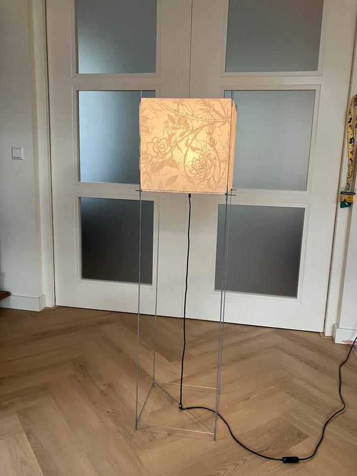 Lotek vloerlamp met doek Bloem, Huis en Inrichting, Lampen | Vloerlampen, Gebruikt, 100 tot 150 cm, Metaal, Ophalen of Verzenden