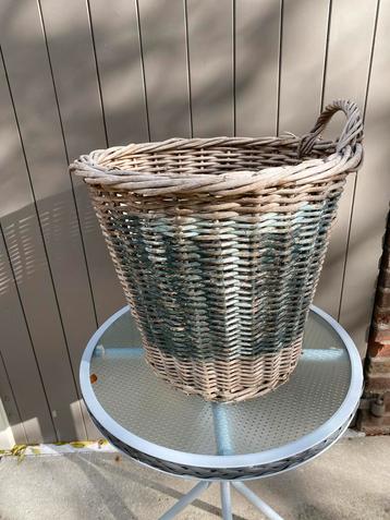 Oude Bollenmand beschikbaar voor biedingen