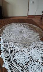 mooi op hoge voet uitgevoerd oude glazen taart/vlaai schaal, Ophalen of Verzenden