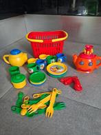 Mandje met servies setje, Ophalen of Verzenden, Gebruikt, Kunststof, Speelkeuken-accessoire