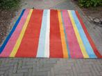 Mooi veelkleurig wollen kleed, Ophalen