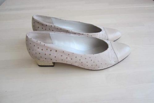 Peter Kaiser pump maat 40 - beige nubuck, Kleding | Dames, Schoenen, Zo goed als nieuw, Pumps, Beige, Ophalen of Verzenden