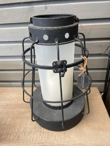 Zwart windlicht Riverdale beschikbaar voor biedingen