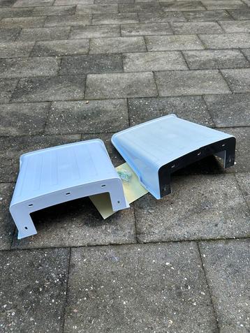 Kapje voor buiten, camera, stopcontact of dergelijks beschikbaar voor biedingen