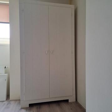 Witte Kledingkast - Nette Staat, Met Instructie beschikbaar voor biedingen